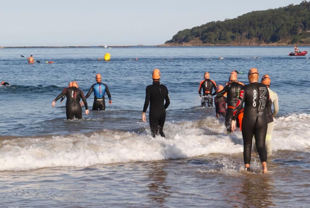 400 nadadores desafían a las aguas de Praia América. // Alba Villar