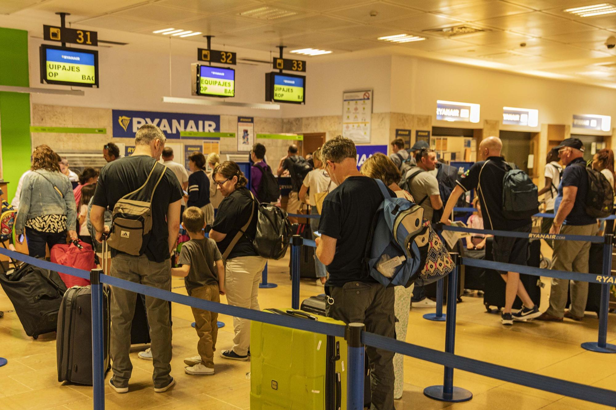 La nova jornada de vaga dels tripulants de Ryanair provoca el retard de tres vols a l'aeroport de Girona