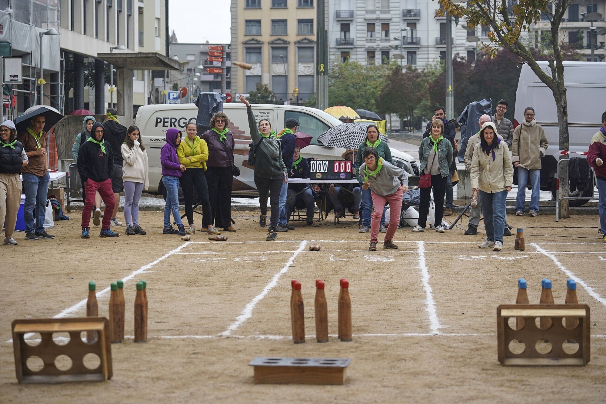 Girona plaça Santa Susanna fires i festes de sant narcís VII Llançament de Bitlles Catalanes