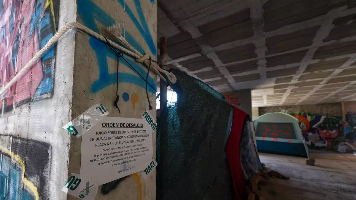 La Justicia ordena desalojar la estructura okupada de Cala de Bou por "riesgo mortal" para sus residentes