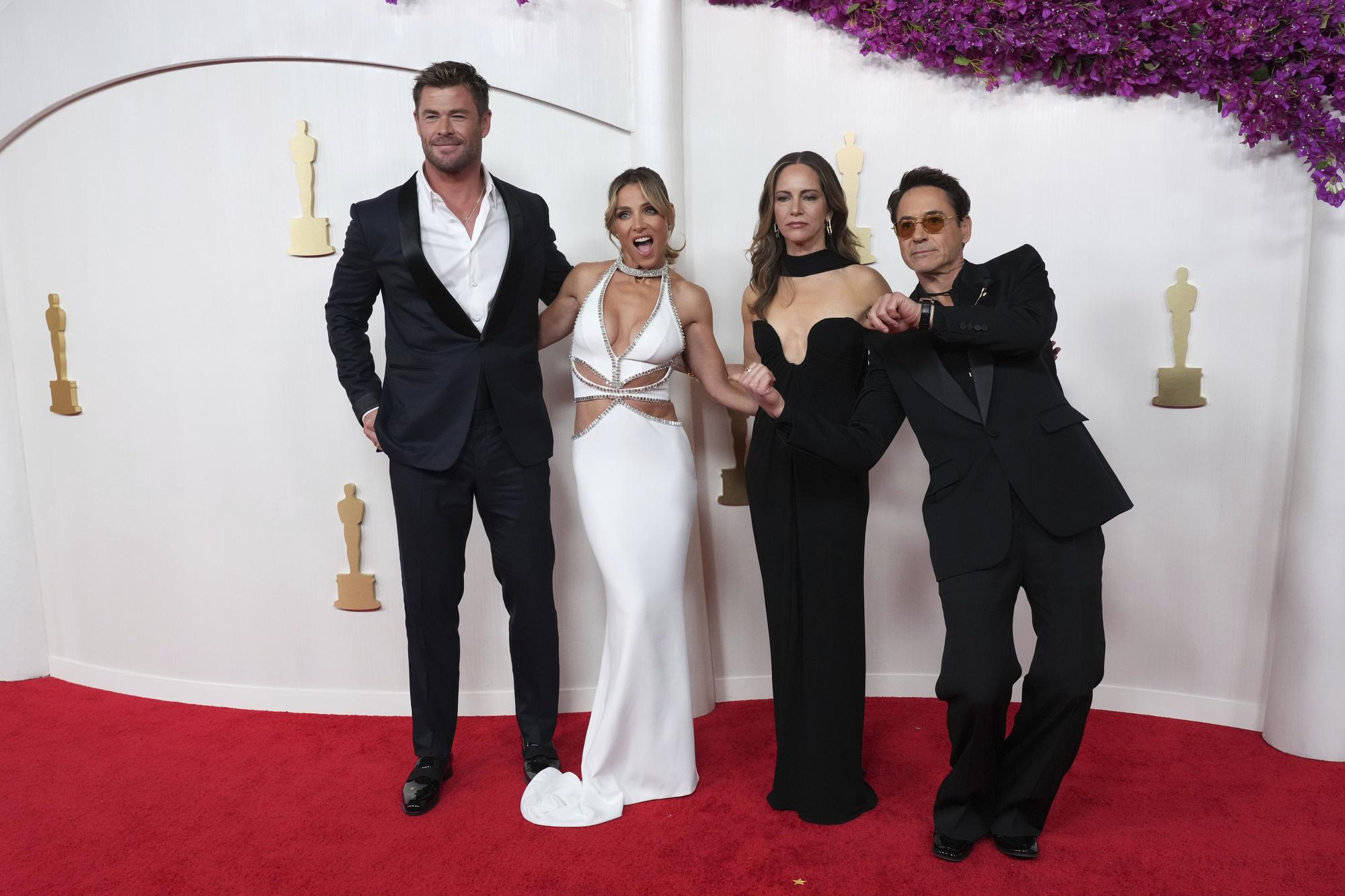 Chris Hemsworth, from left, Elsa Pataky, Susan Downey, and Robert Downey Jr. arrive at the Oscars on Sunday, March 10, 2024, at the Dolby Theatre in Los Angeles. (Photo by Jordan Strauss/Invision/AP) Associated Press/LaPresse Only Italy and Spain / EDITORIAL USE ONLY/ONLY ITALY AND SPAIN