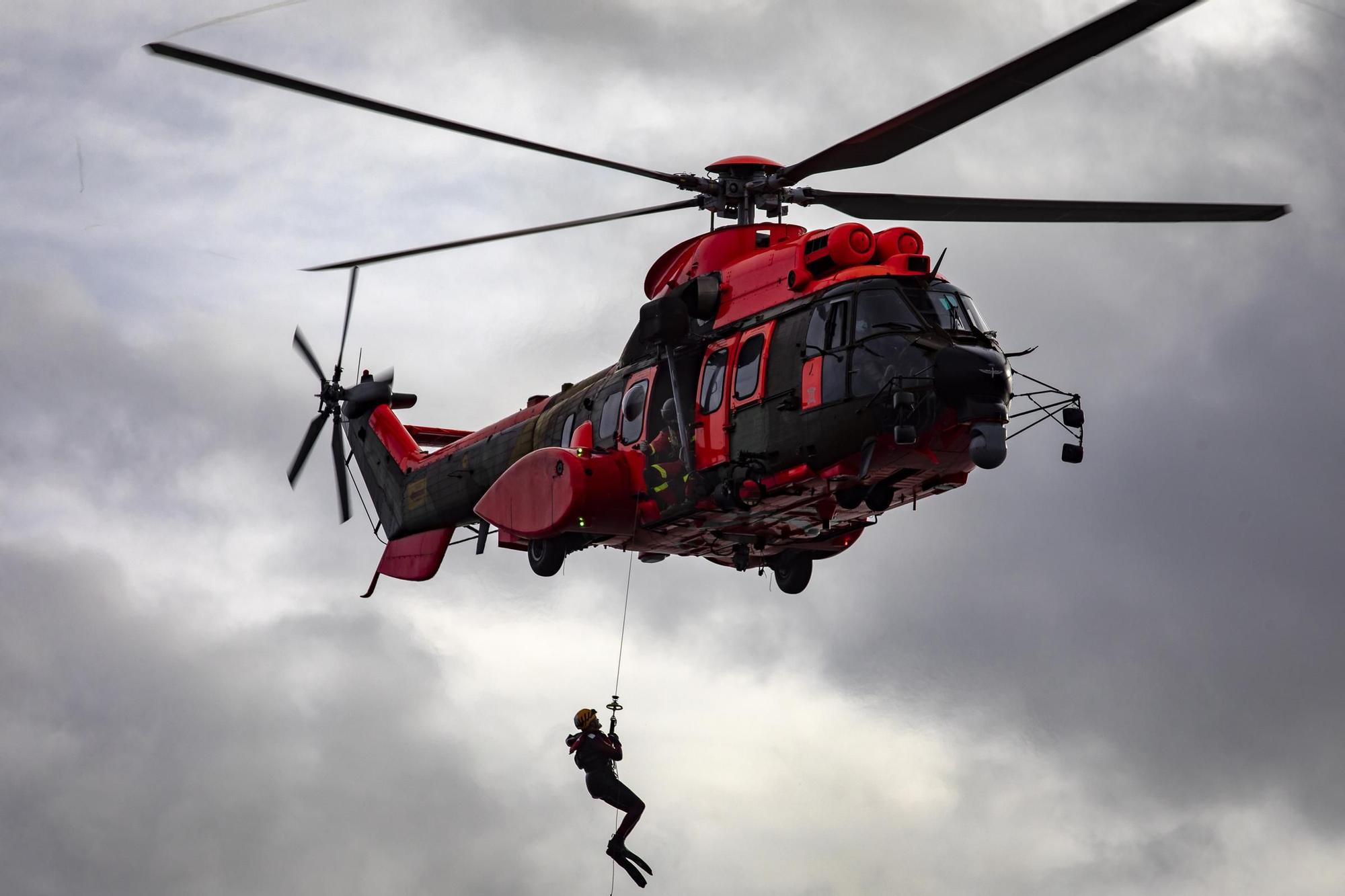 Helicópteros militares del Ejército de tierra realizan prácticas de rescate en Pollença.