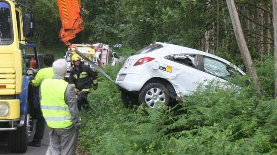 Herido tras salirse de la vía y precipitarse por un desnivel en Mos