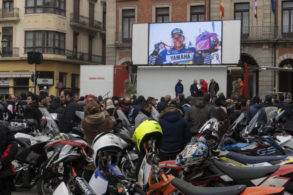 Recibimiento Sara García en la Plaza Mayor