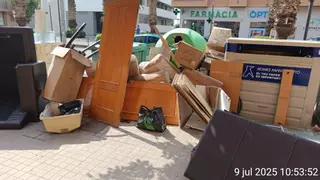 Xirivella denuncia el vertido descontrolado de enseres en la vía pública