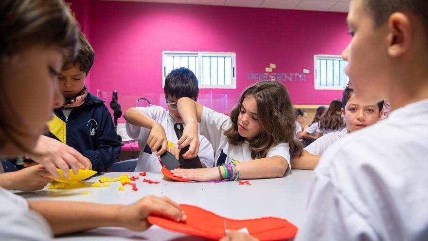 Las impresoras 3D llenan los colegios de Canarias de timples biodegradables