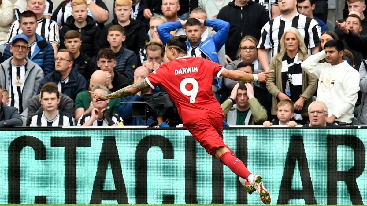 Darwin Núñez salvó tres puntos para el Liverpool en la última fecha liguera