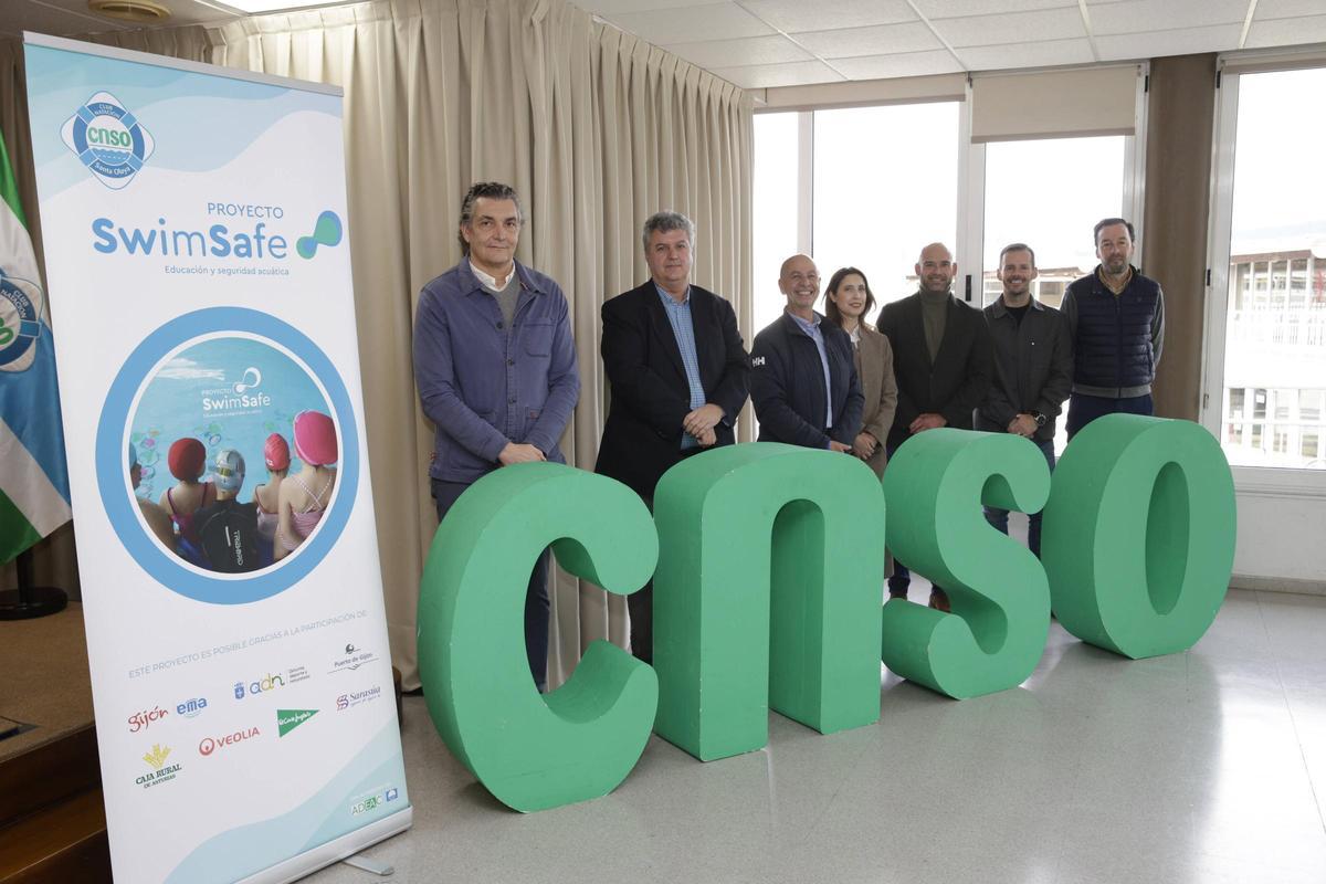 Por la izquierda, José Luis Barettino, Vidal Gago, Gonzalo Méndez, Sandra Miranda, Jesús Martínez Salvador, Carlos Llaca y José María Landa, esta mañana, en el Santa Olaya.