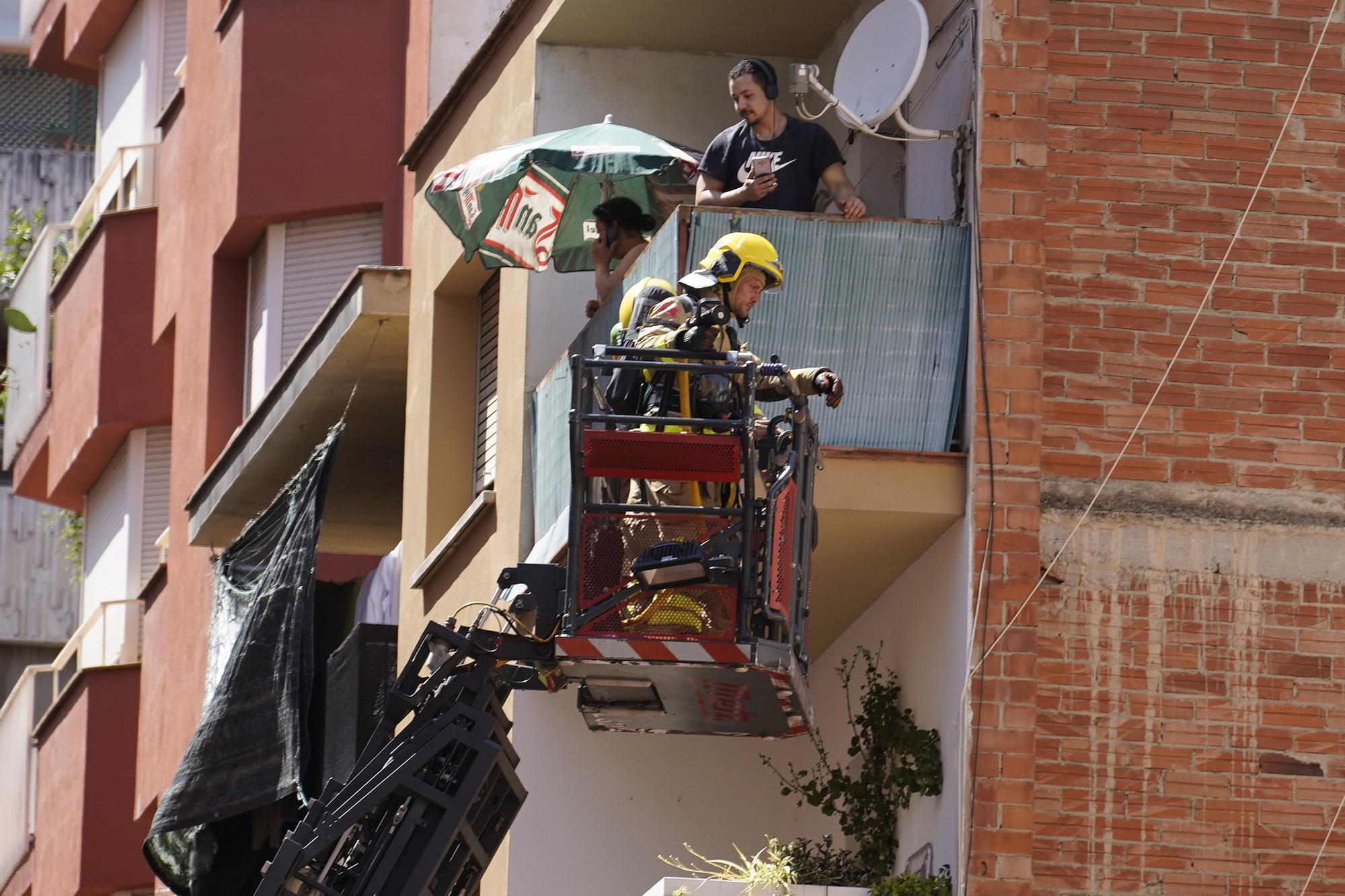 Incendi amb tres ferits lleus a Girona