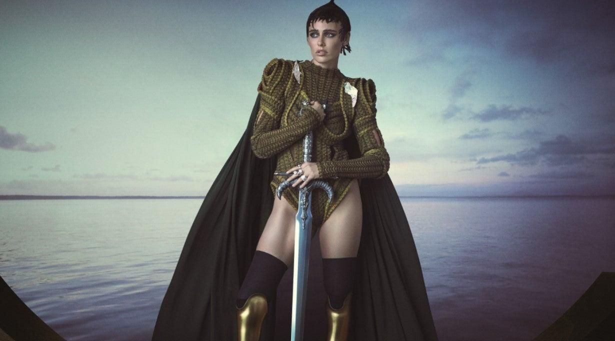 Lauren Wasser representa a 'La atleta' en el Calendario Pirelli 2023