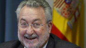 MD25 MADRID  10 01 09 - El ministro de Sanidad y Consumo  Bernat Soria  sonrie durante la presentacion de los datos de donacion y trasplante de organos en 2008 en Espana  EFE   Manuel Hernandez de Leon