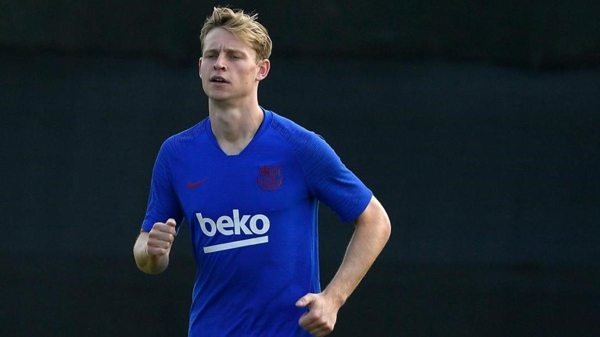 zentauroepp49078863 barcelona s dutch midfielder frenkie de jong runs during the190715193441