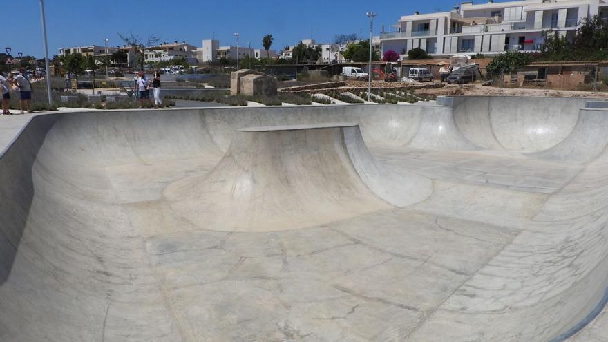 Una exhibición de skate abre el mes dedicado a la infancia en Formentera