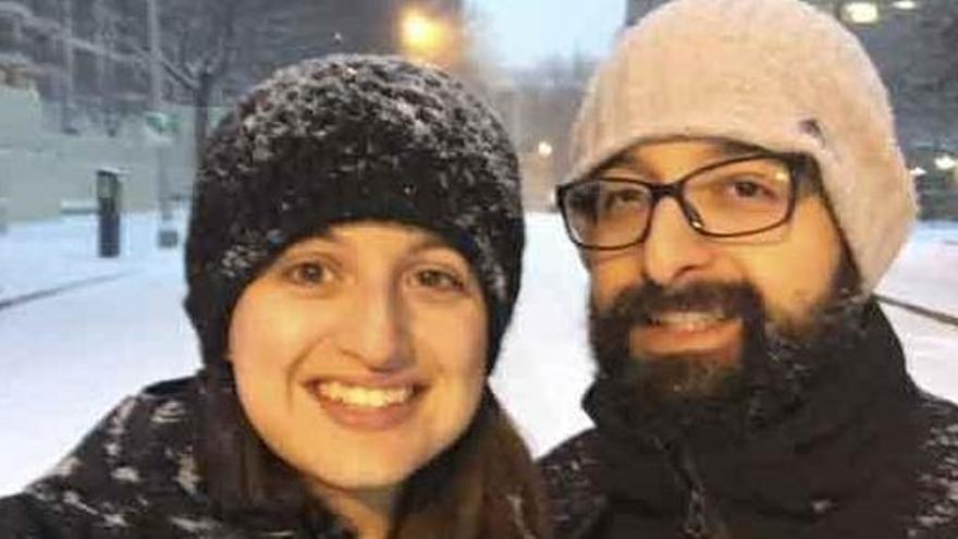 La periodista zamorana Cristina García Casado, con su novio por las calles nevadas de Washington.