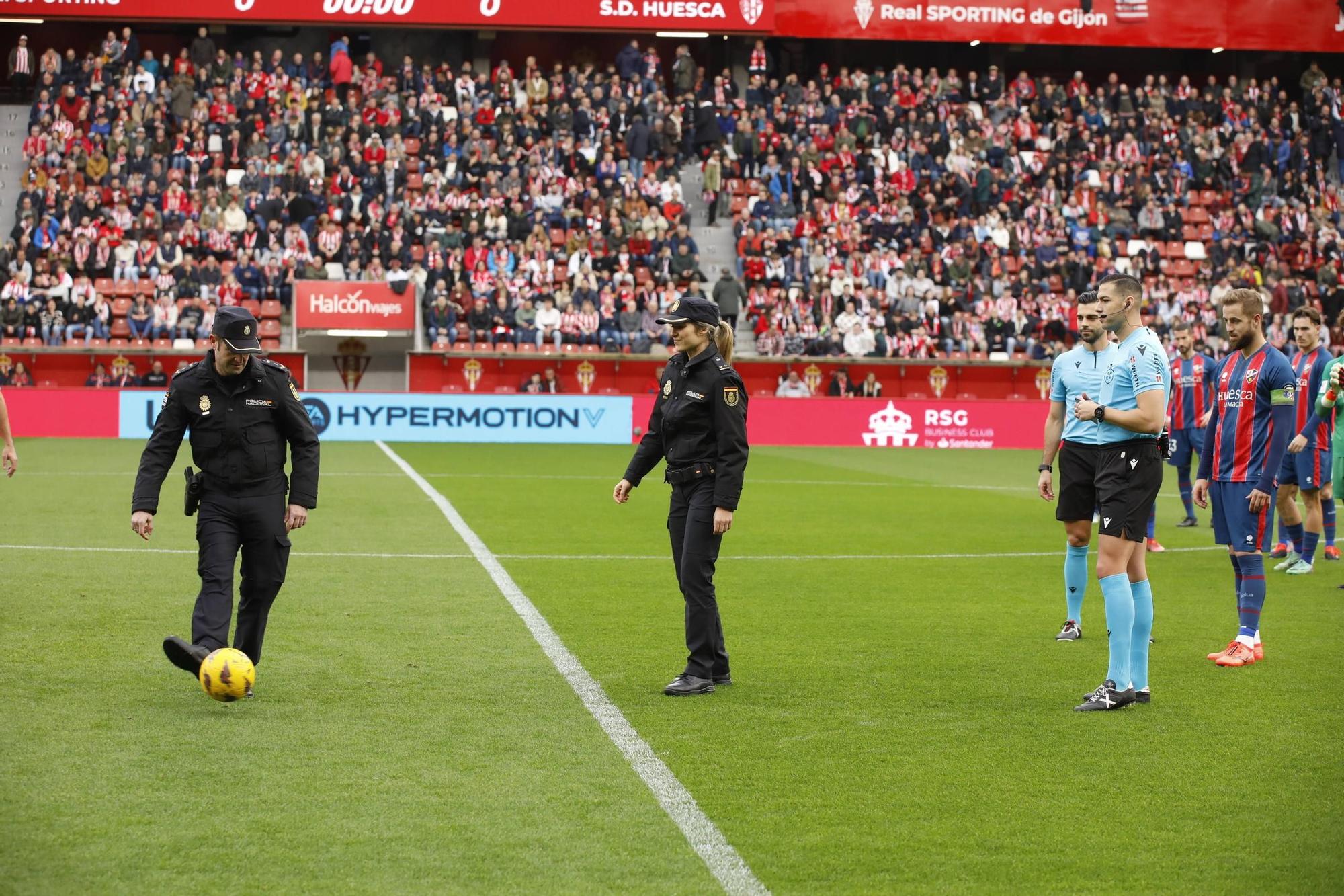 En imágenes: el encuentro entre el Sporting de Gijón y el Huesca