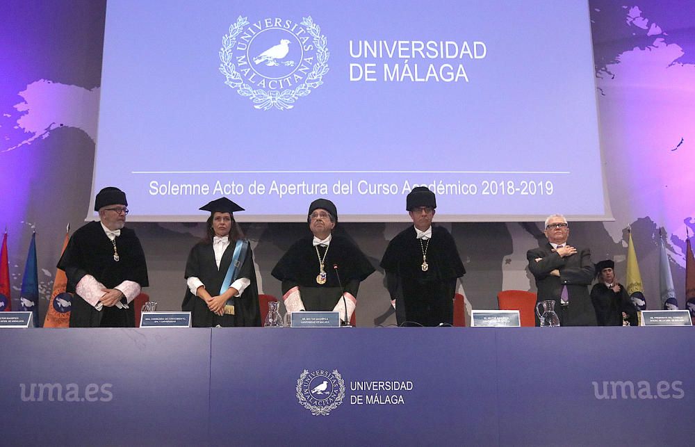 El rector de la Universidad de Málaga (UMA), José Ángel Narváez, defiende el valor de la universidad pública en la apertura del curso académico.