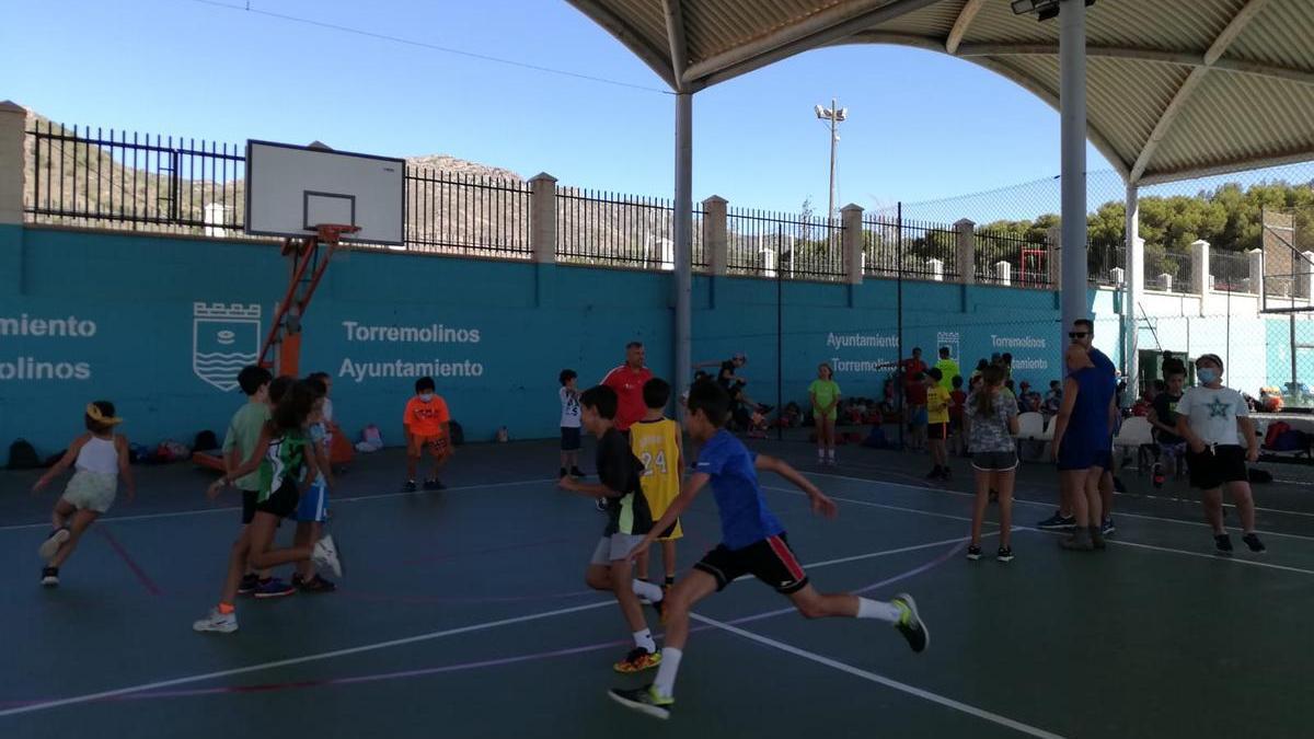 Los campamentos deportivos de verano en Torremolinos baten récord de participación.