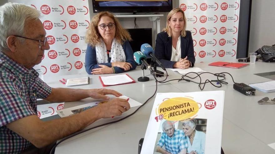 Matilde Candel y Eugenia Pérez presentan la campaña dirigida a los pensionistas.