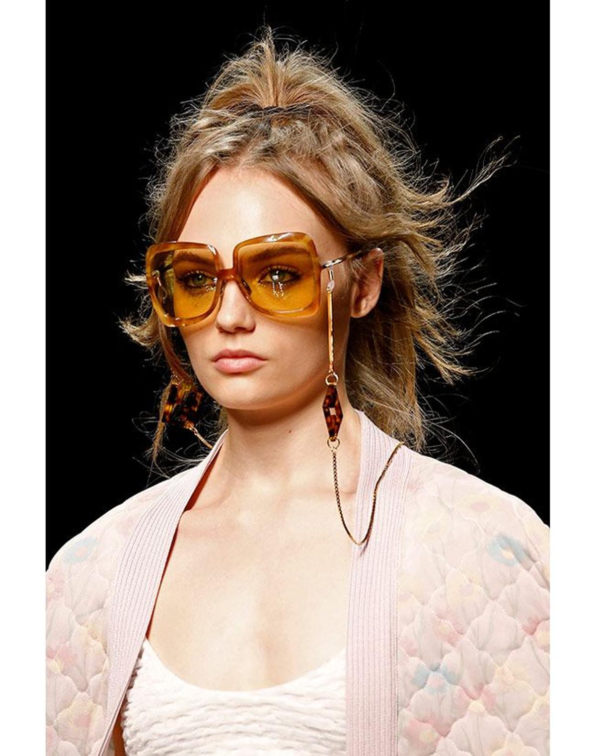 Cadenas para colgar las gafas de Gucci y Fendi