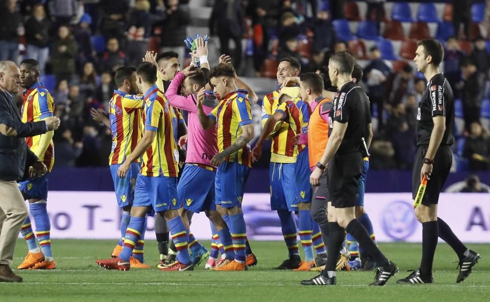 El vestuario del Levante UD es una piña