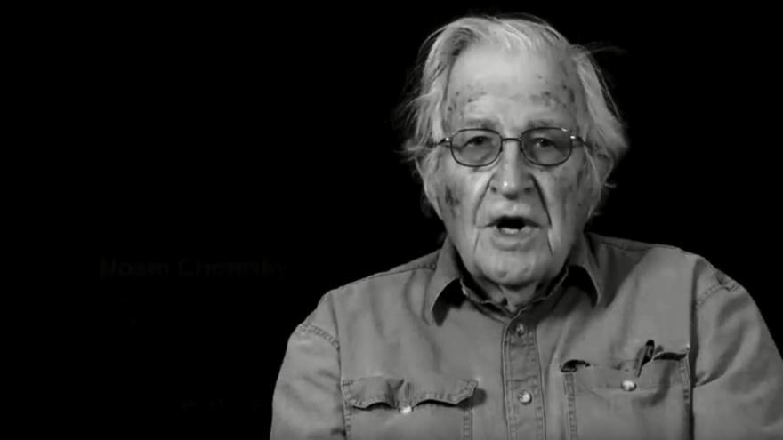 'Exigimos Justicia y Libertad' nuevo vídeo de Òmnium con Chomsky, Guardiola, y un largo etcétera.