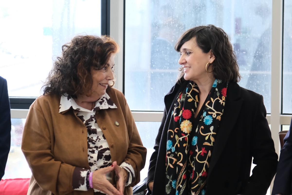 Nieves Rosa Hernández (i) y María Guijarro, en la sede de Mararía en Arrecife
