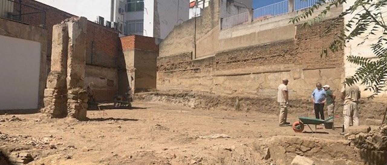 Trabajos de excavación arqueológica en el solar del convento de las Freylas.