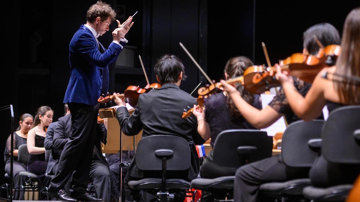 Andrés Salado durante el concierto solidario