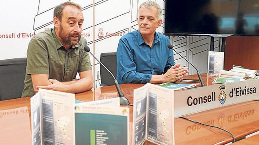 Miguel Vericad y Vicent Torres presentando la campaña ´Navega en verde´.