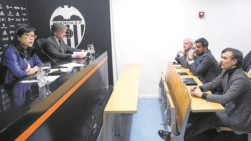 Los ‘fichajes’ no animan a la afición del Valencia