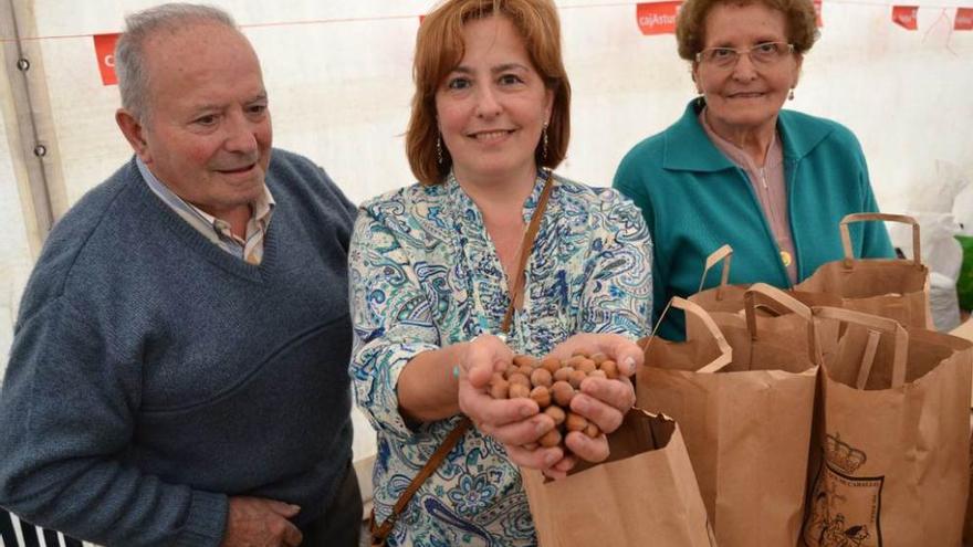 Los ganadores Alberto Luarca, Paquita Luarca y Placeres Lobeto.