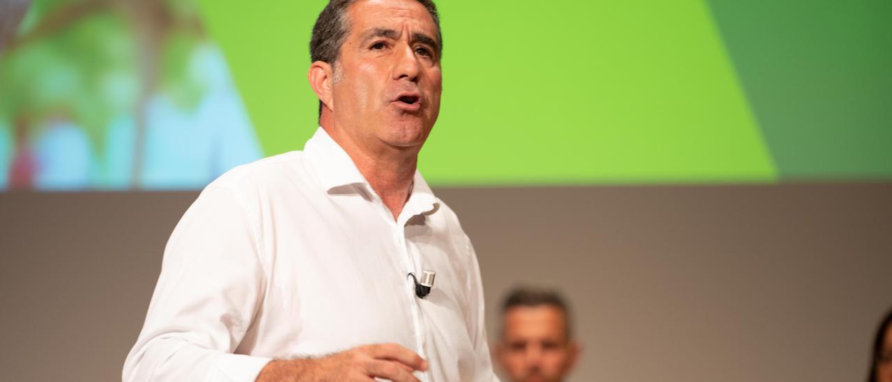 El candidato de CC a la alcaldía de Las Palmas de Gran Canaria, Francis Candil, durante el acto de presentación.