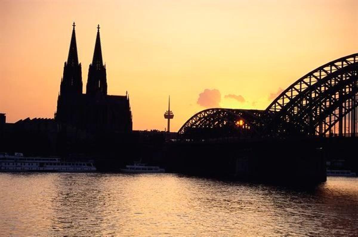 En Colonia se pude disfrutar de una bella puesta de sol sobre el Rin
