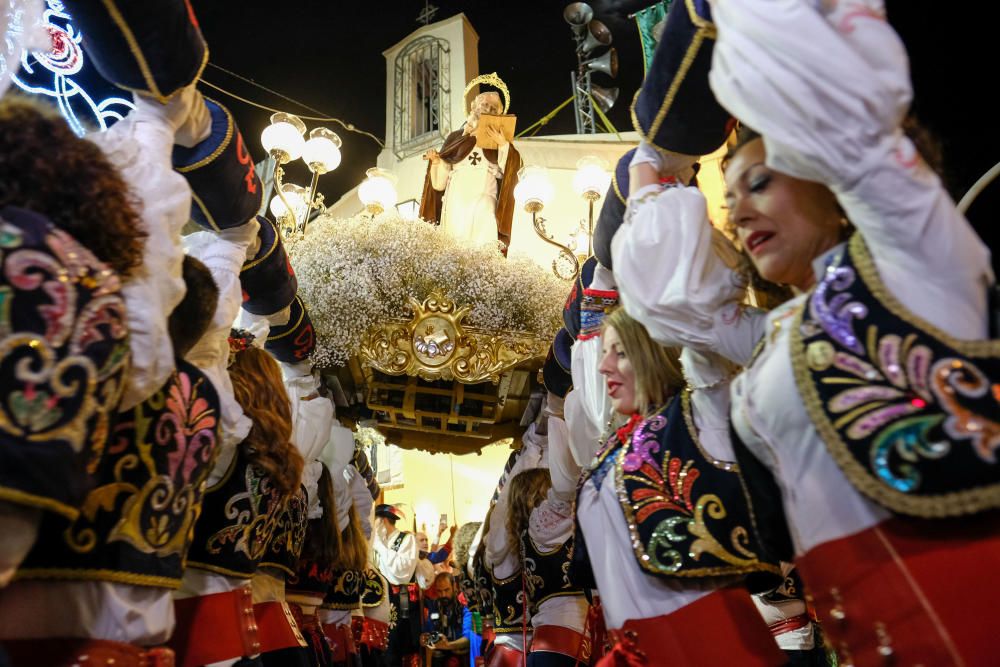 Miles de devotos festeros acompañaron al santo anacoreta en la sobria y tradicional Procesión