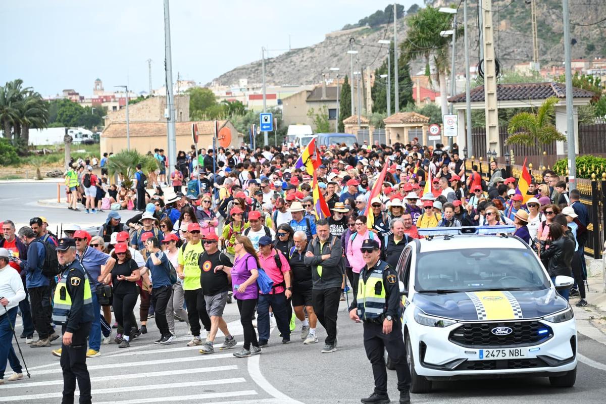 La Senda del Poeta Miguel Hernández arranca en Orihuela con cientos de participantes