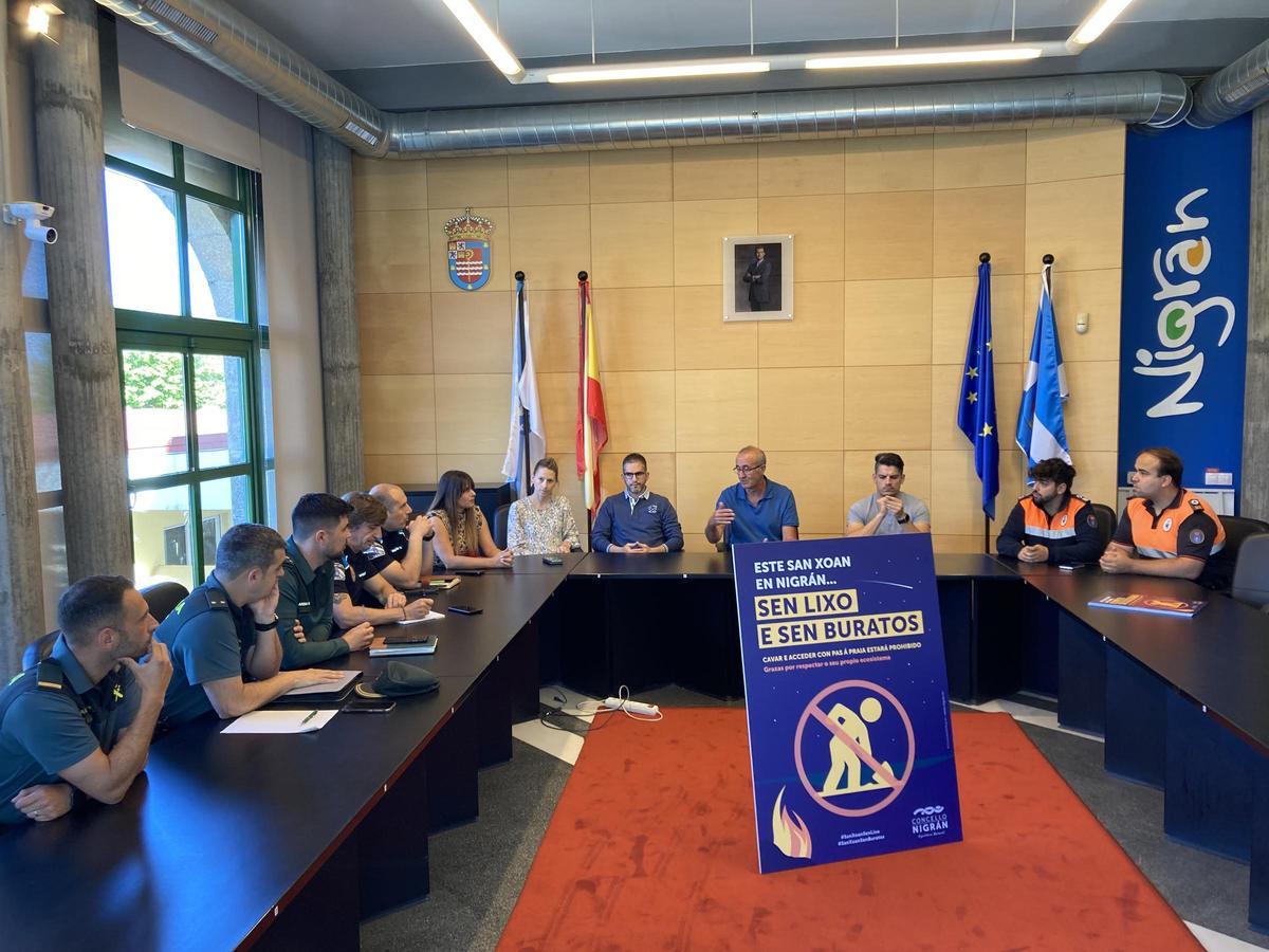 La reunión del gobierno con representantes de Guardia Civil, Policía Local y Protección Civil.