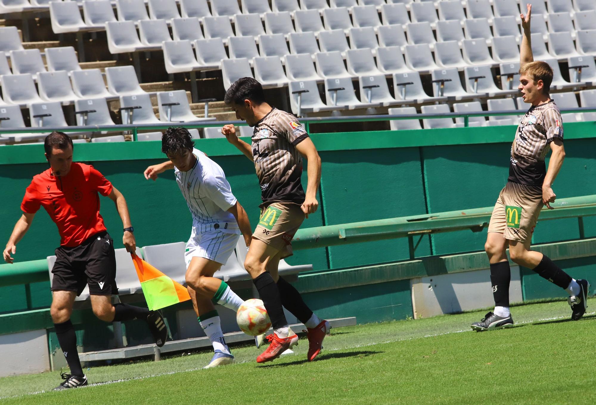 El derbi de play off entre el Córdoba B y el Ciudad de Lucena, en  imágenes