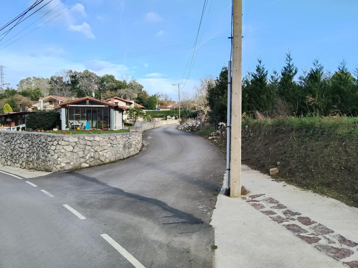 Obras de limpieza y desbroce en varios pueblos de Llanes Obras de limpieza y desbroce en varios pueblos de Llanes