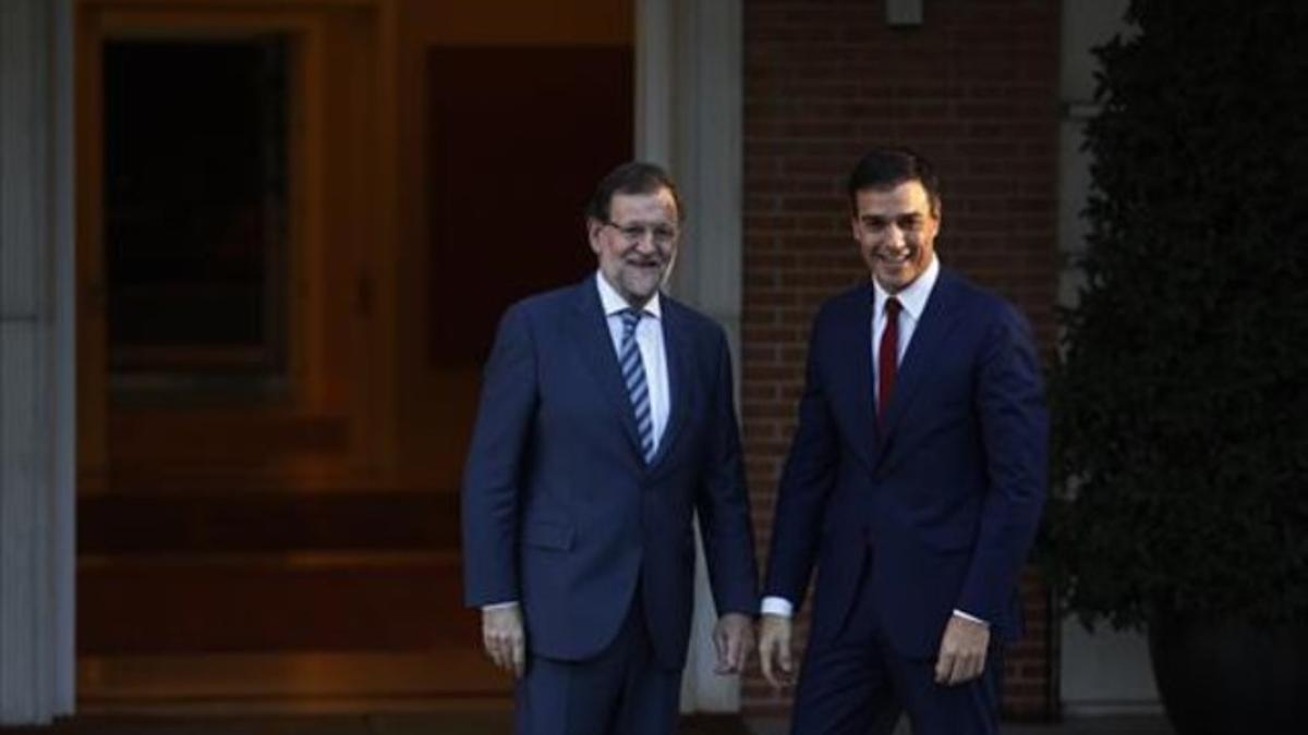 Mariano Rajoy y Pedro Sánchez, ayer en el palacio de la Moncloa.