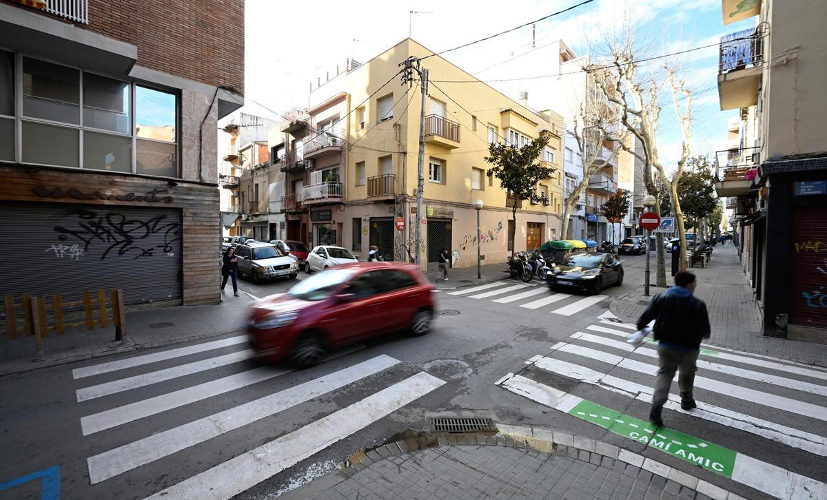 Esquina de la calle Guifré y la calle Conquista, en el barrio del Progrés, que los vecinos proponen peatonalizar
