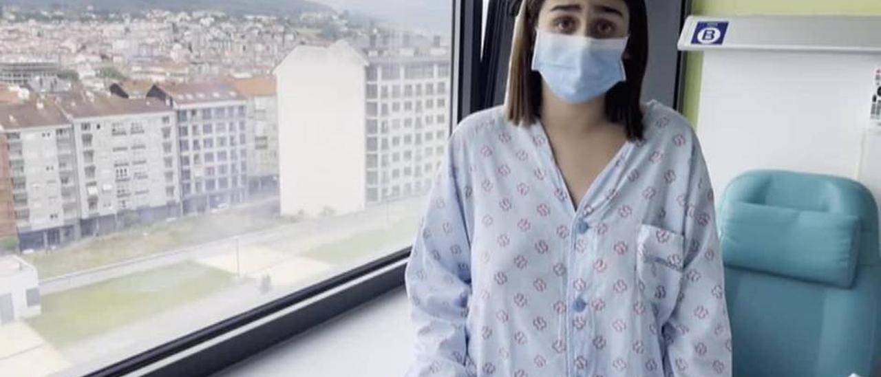 Andrea, de 21 años, lanza un mensaje desde el hospital a los jóvenes para que usen la mascarilla