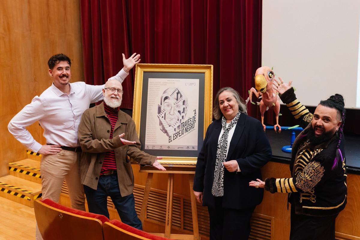De izquierda a derecha, Laín y Ángel Calvente, Carmen Ledesma y Rafael Robles