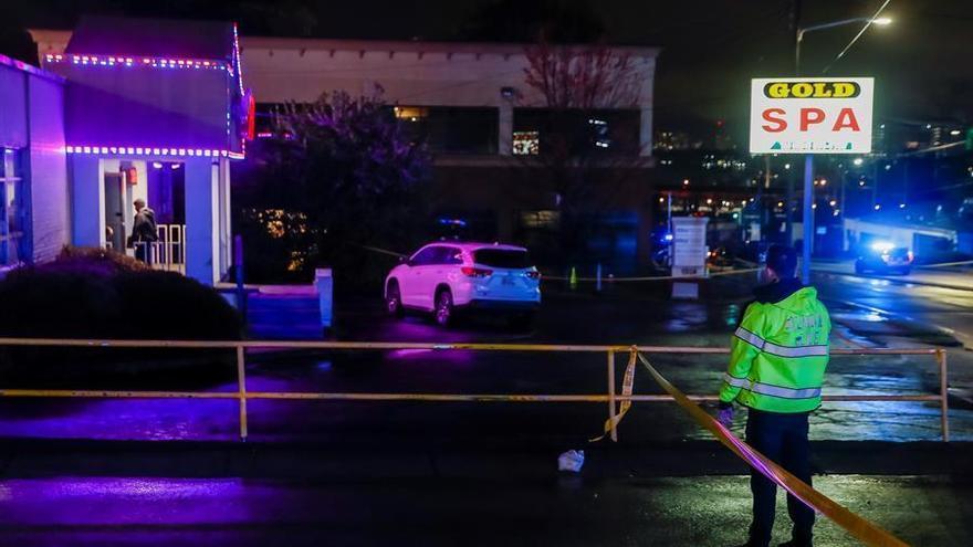 Un hombre mata a tiros a ocho personas en tres salones de masaje de Atlanta