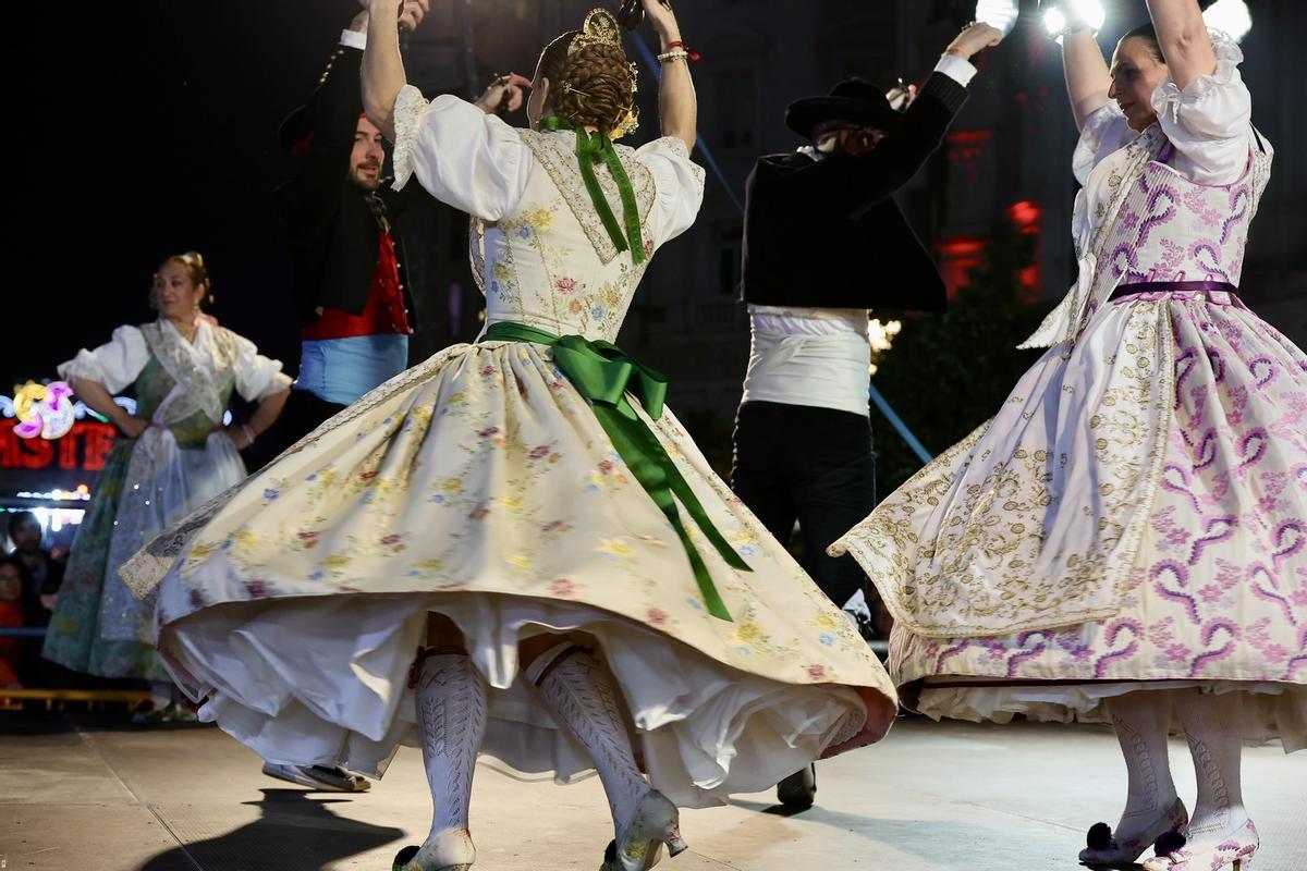 Bailes Tradicionales a pie de Ayuntamiento en las Fallas 2026