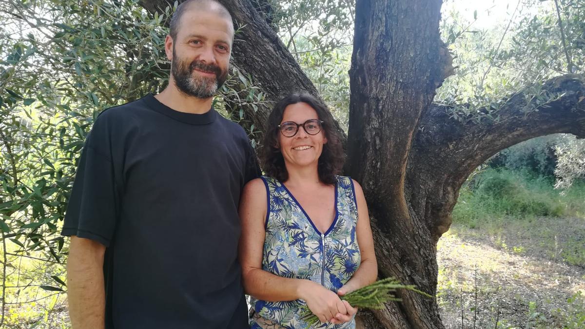 Fernando Collado Márquez y Elisabet Julio Sifre dejan su residencia en Canarias para instalarse en la Vall d&#039;Almonacid.