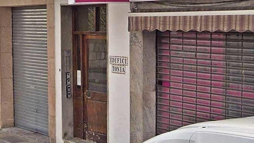 El edificio que ha generado la polÃ©mica se encuentra en la calle Formentor del port de PollenÃ§a.