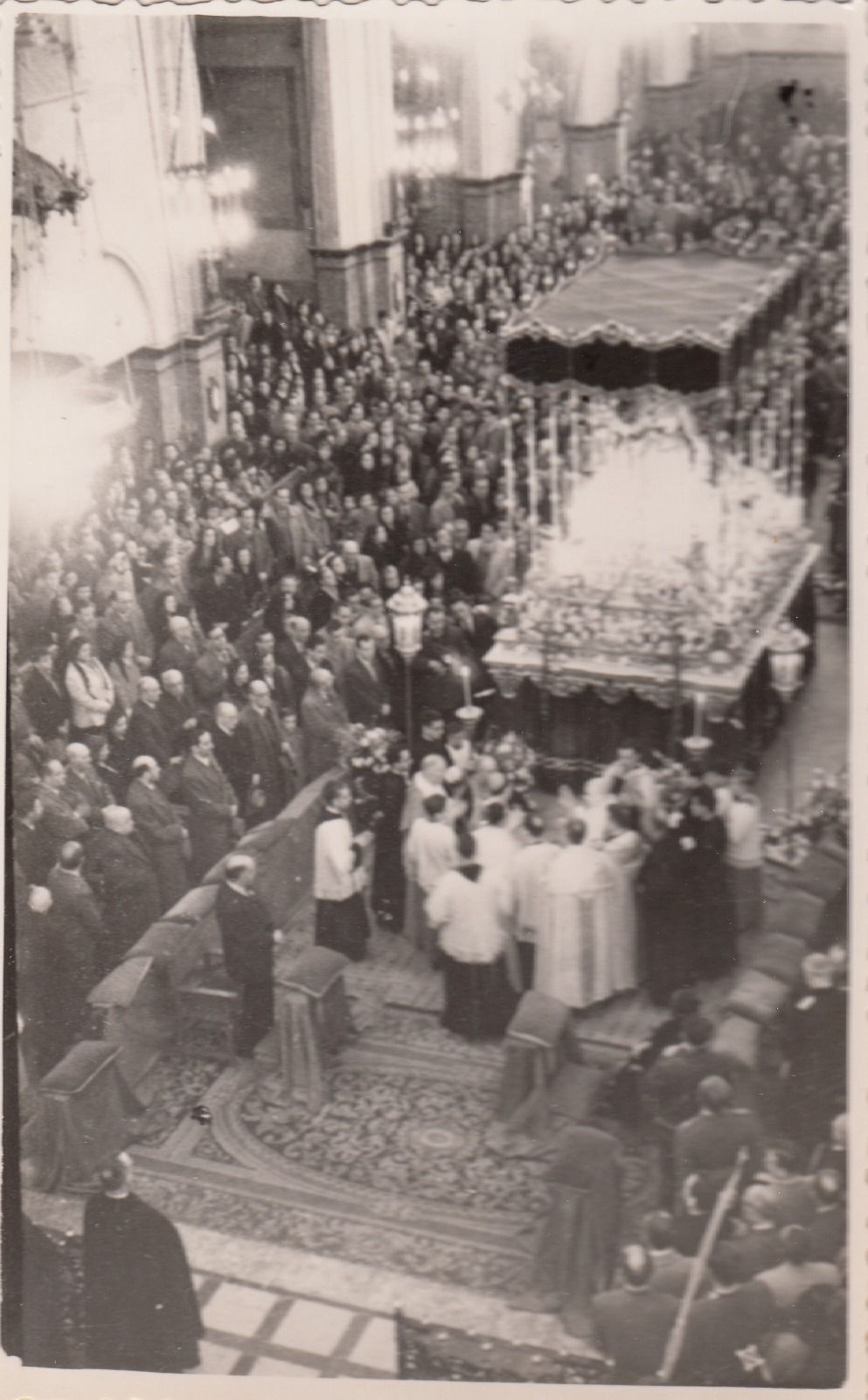 Ceremonia de bendición del paso, el Domingo de Ramos de 1954.