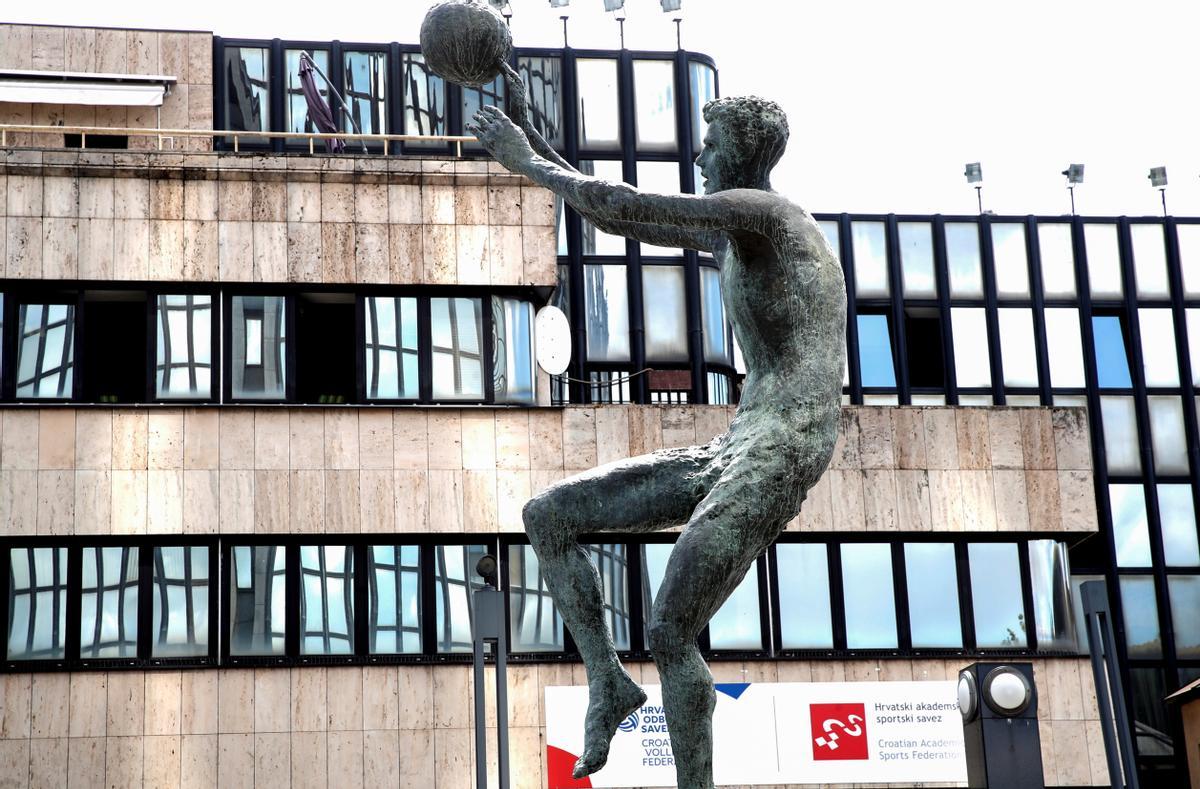 Una imagen de la estatua de Petrovic en Zagreb.