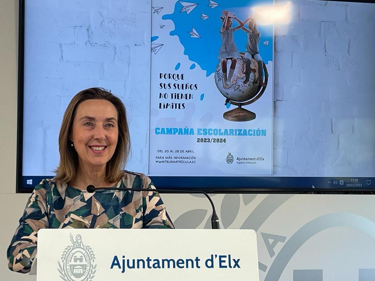 La edil de Educación, María José Martínez, durante la presentación de la campaña de escolarización.