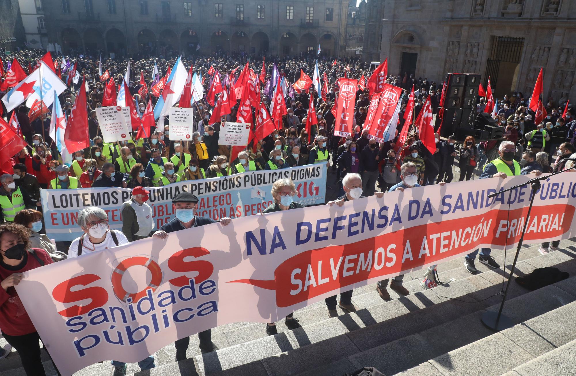 Masiva movilización en Santiago contra las "privatizaciones" y "recortes" del Sergas en Atención Primaria